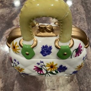 Vintage ceramic purse/flowers box.